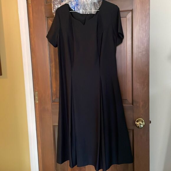 Southeastern Performance Apparel Libby Dress size 14 black midi or knee EUC - Picture 4 of 15